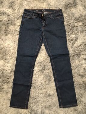 White House Black Market The Slim Jean - 10S